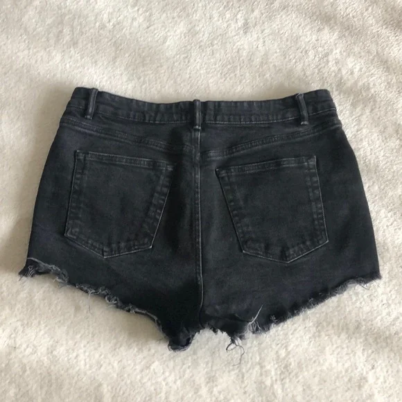 Zara High rise Black jean shorts - Picture 2 of 6